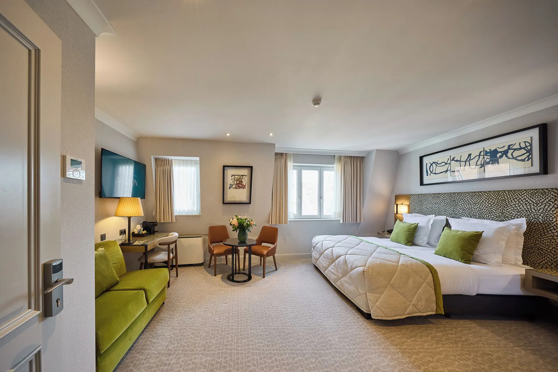 Hotel Aragon — room