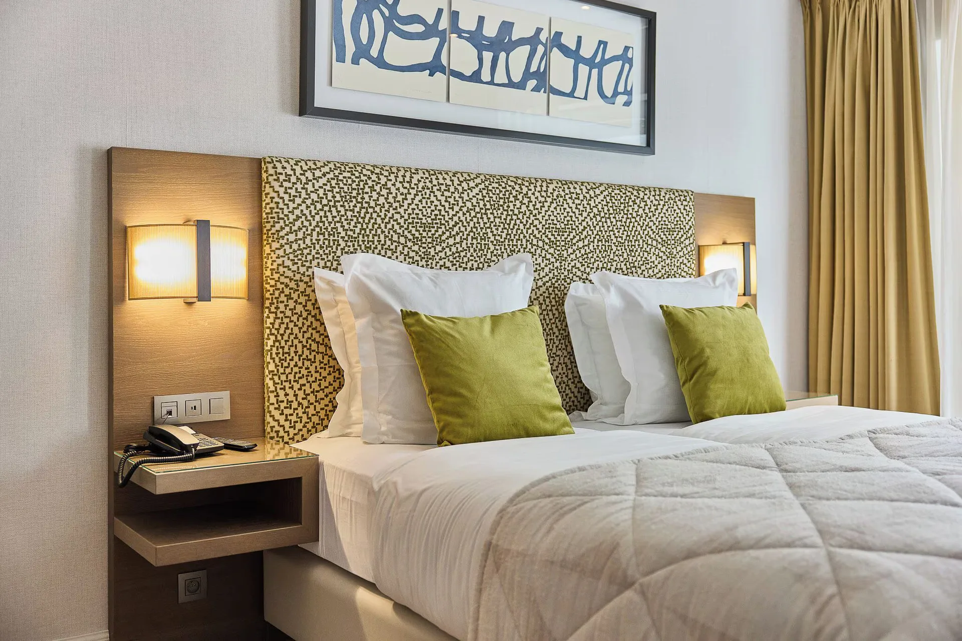 Hotel Aragon — room