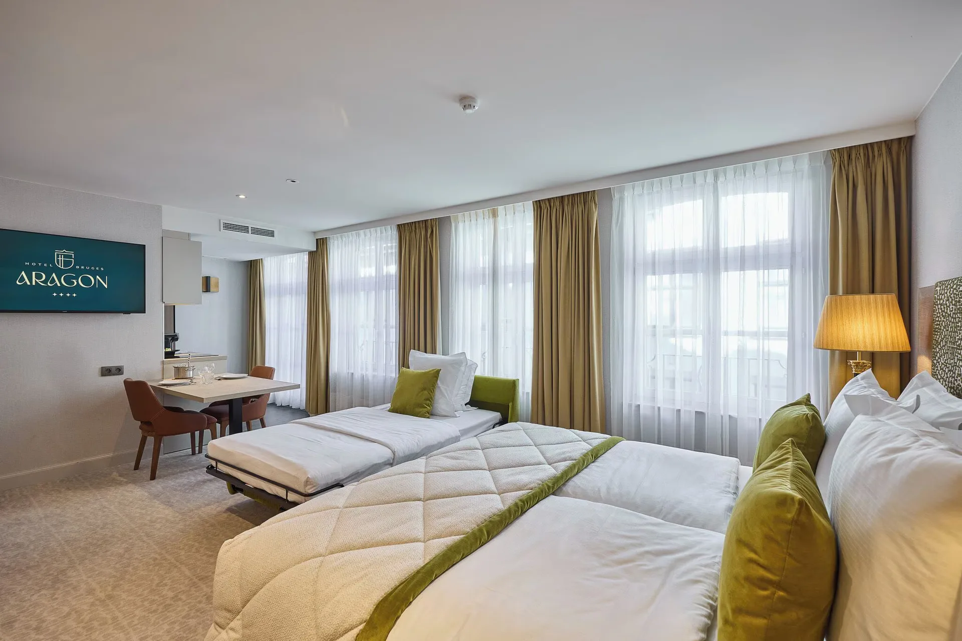 Hotel Aragon — room
