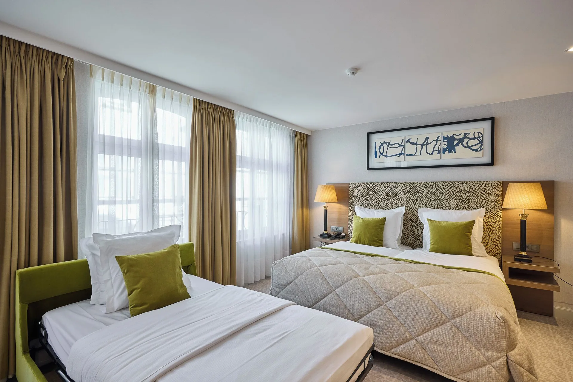 Hotel Aragon — room