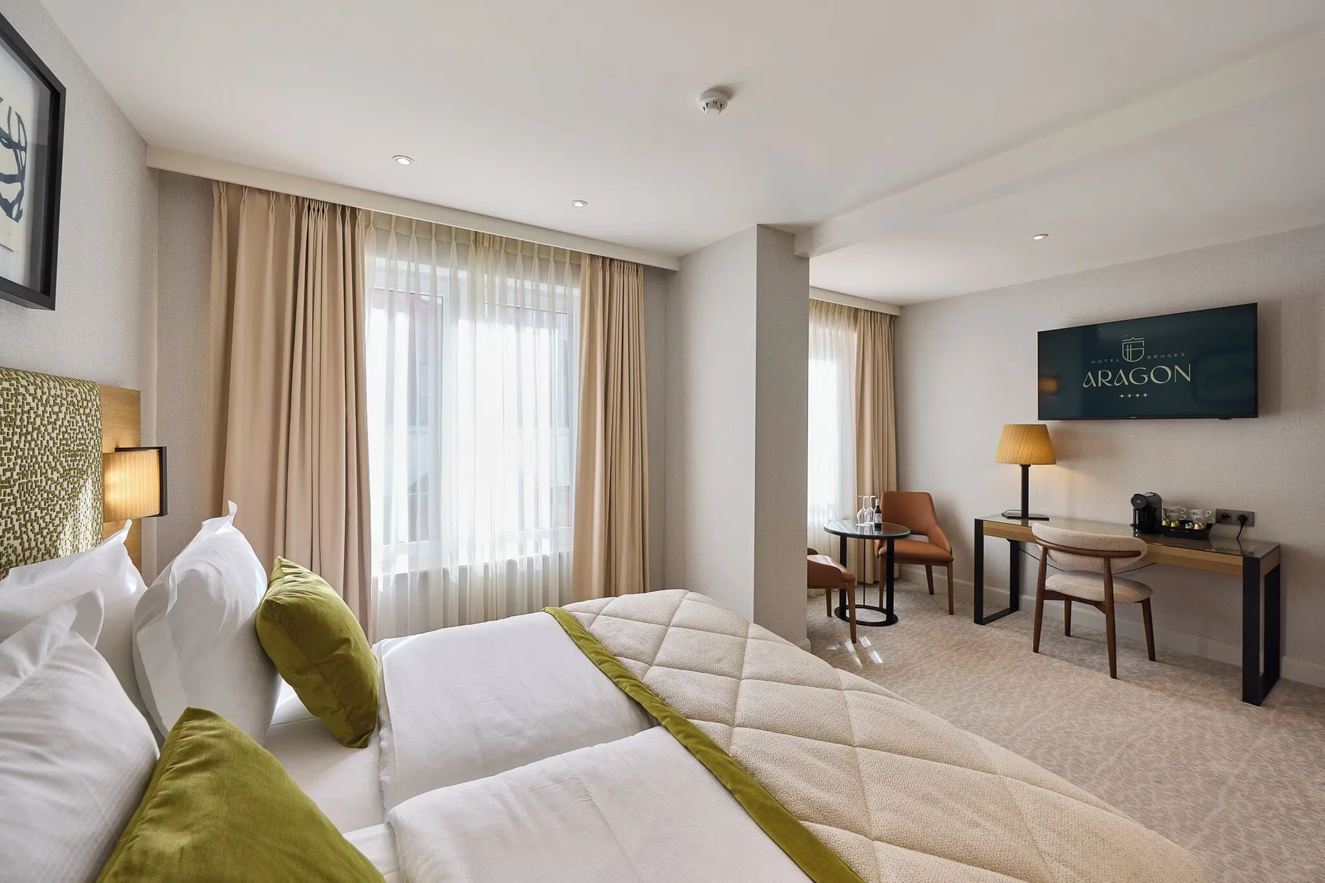 Hotel Aragon — room