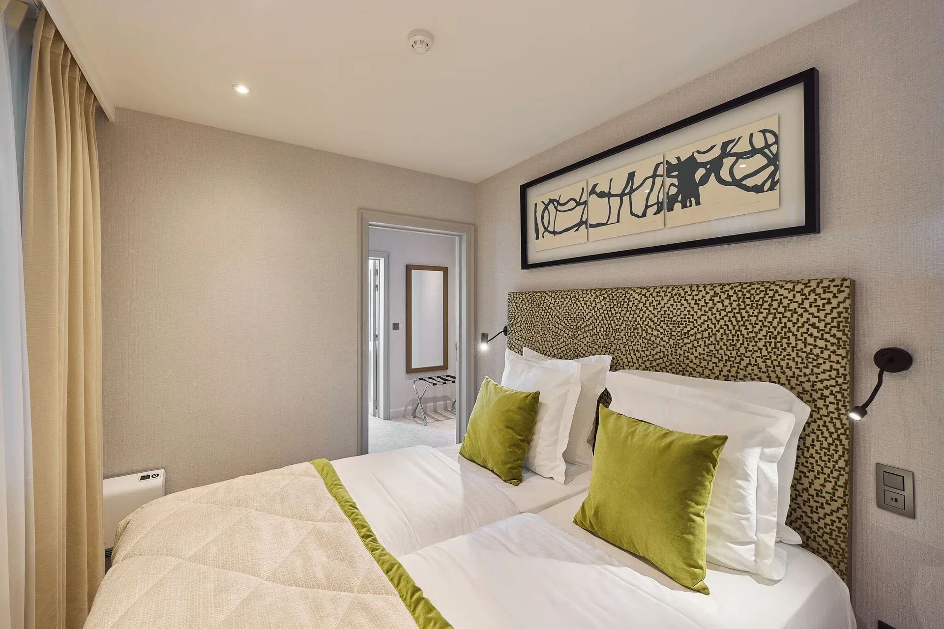 Hotel Aragon — room