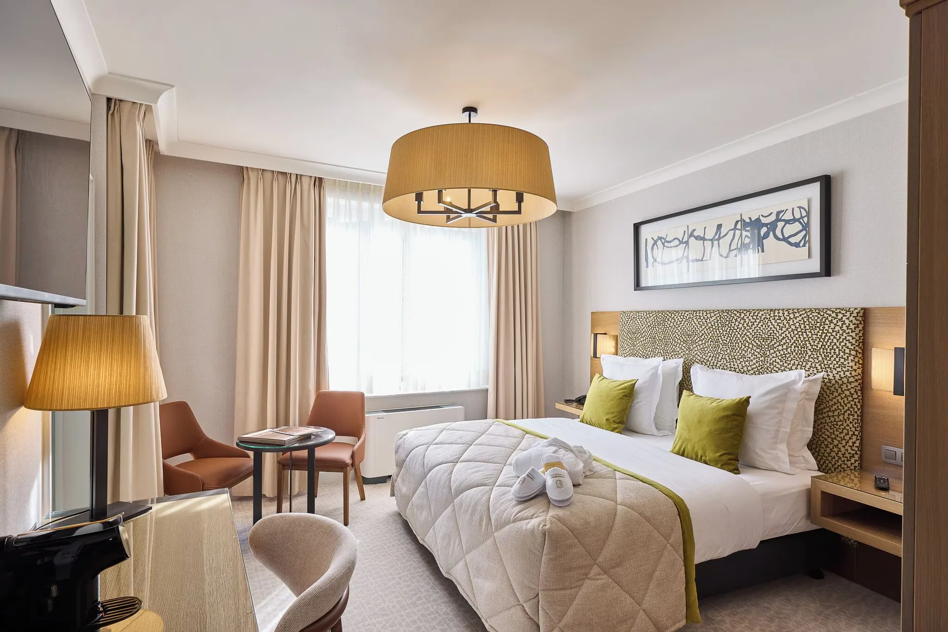 Hotel Aragon — room