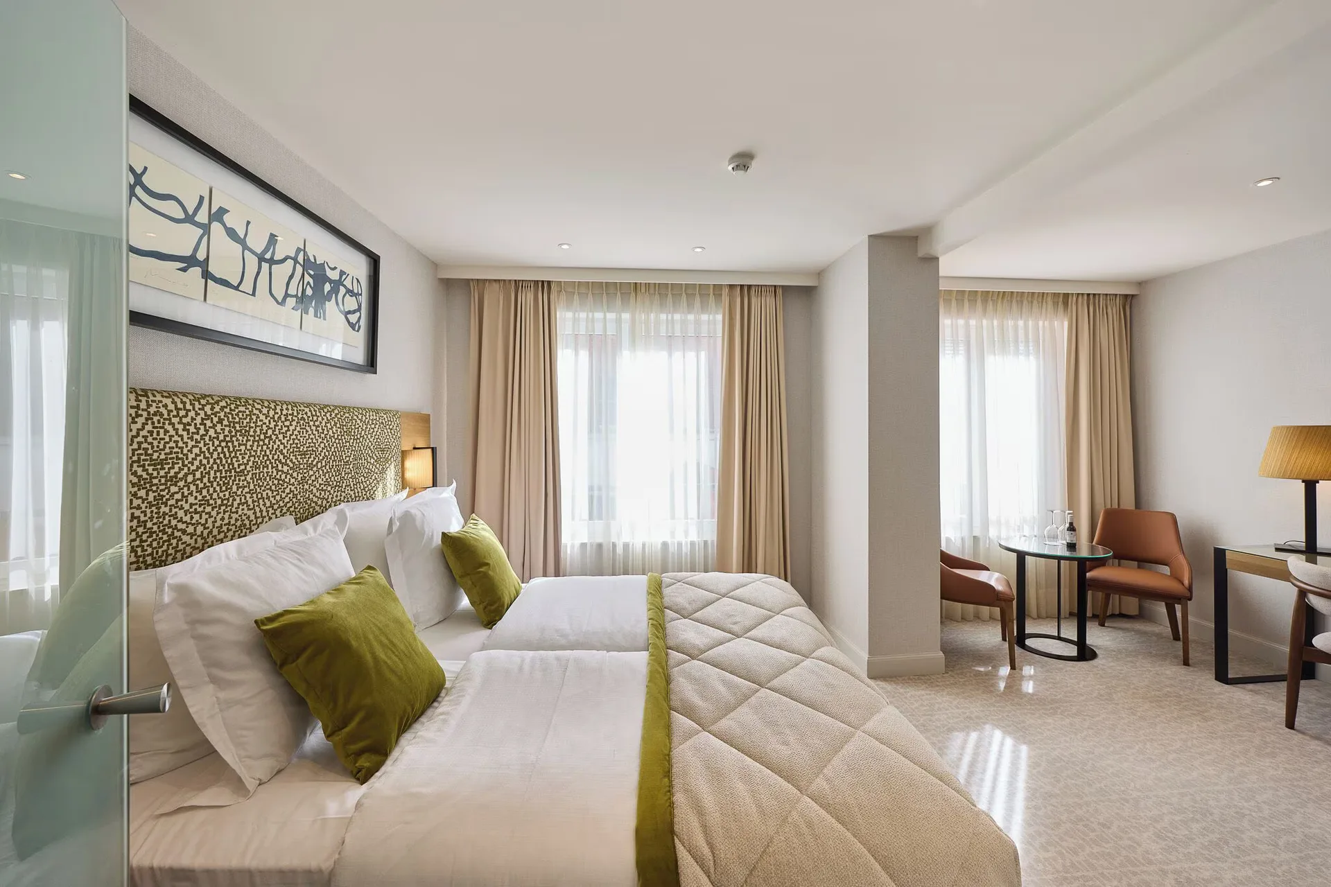 Hotel Aragon — room