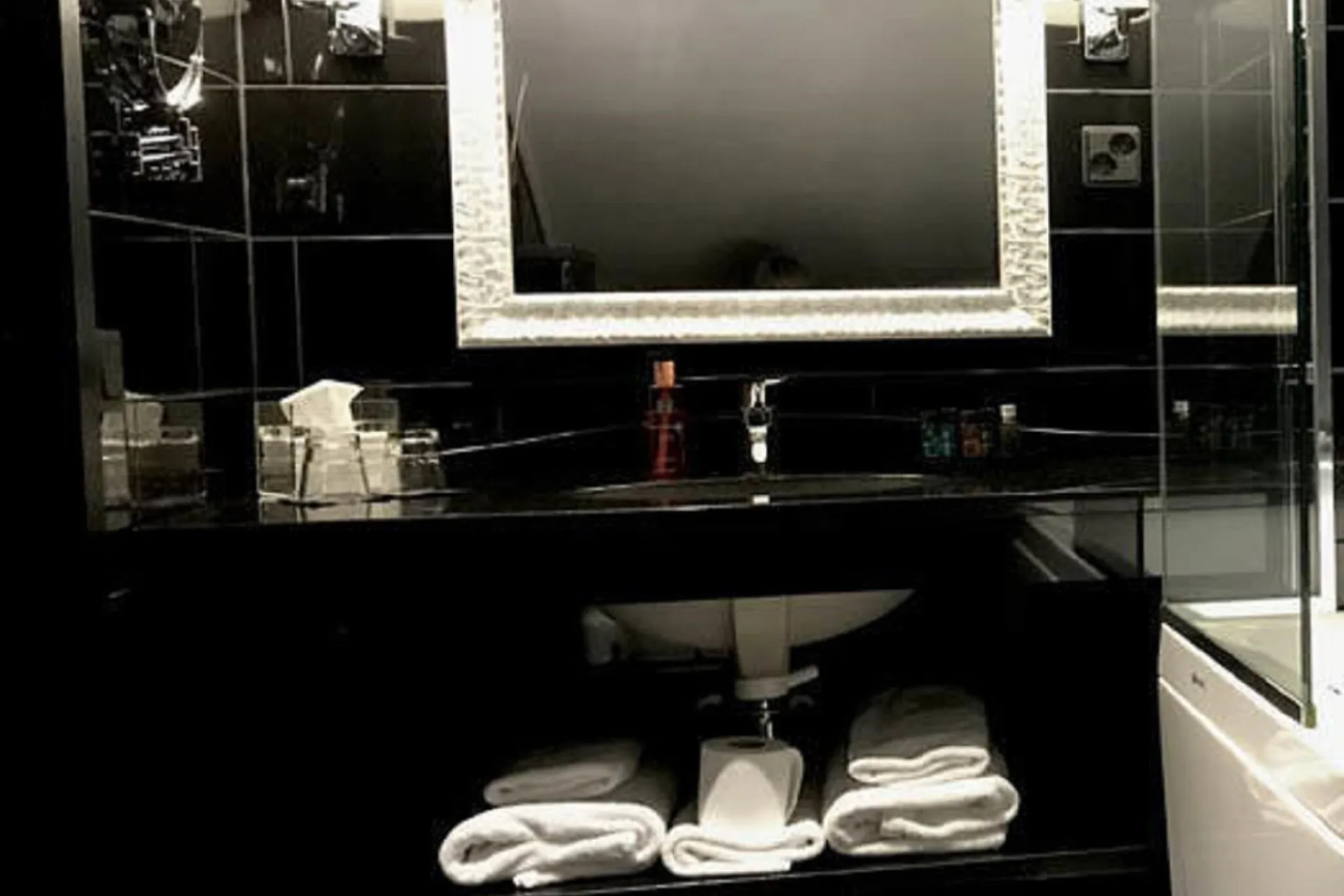 Arctic Light Hotel — room