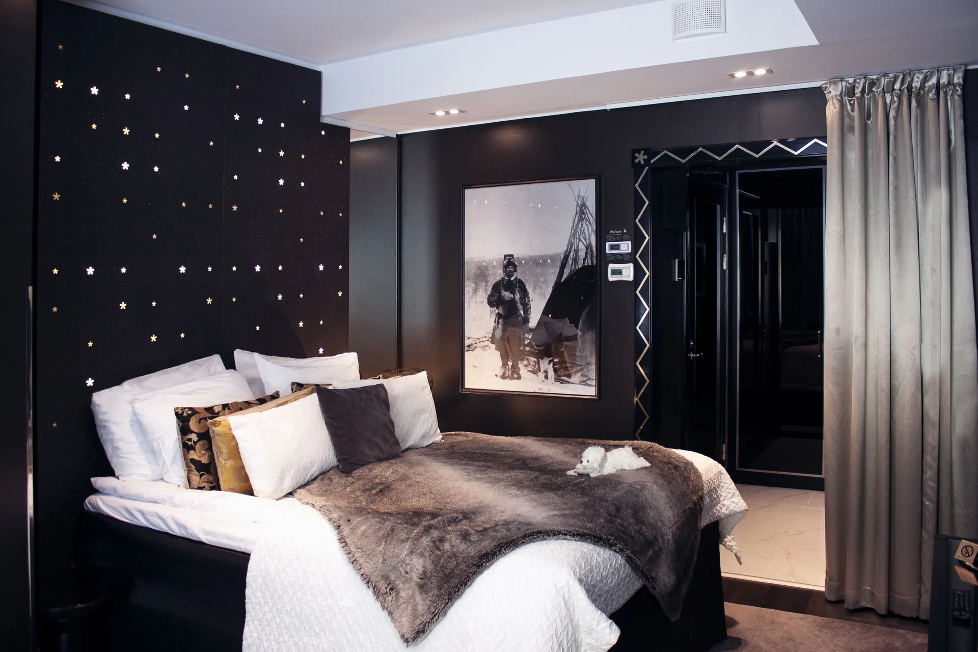 Arctic Light Hotel — room