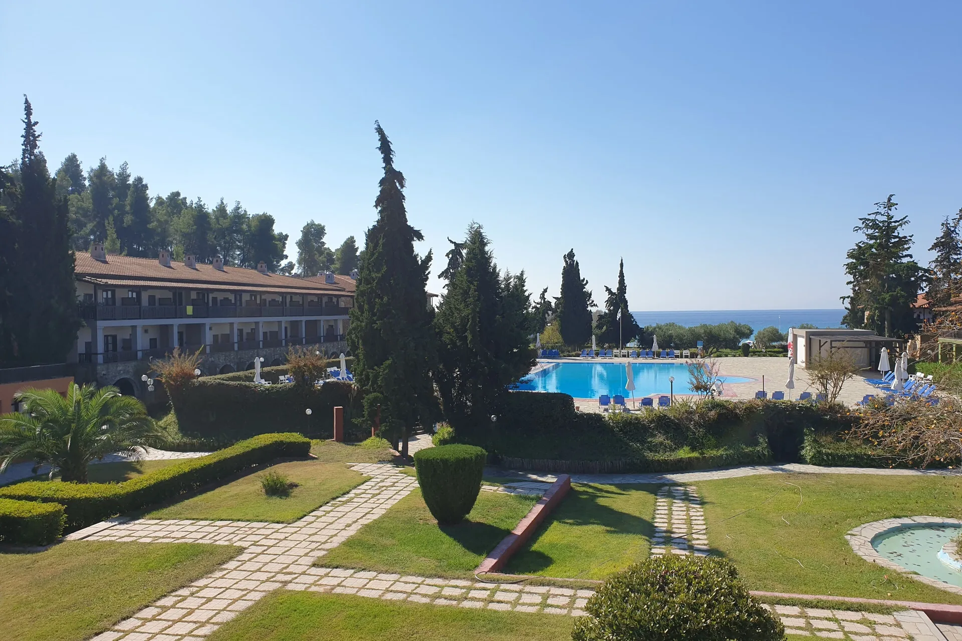 Simantro Resort — pool