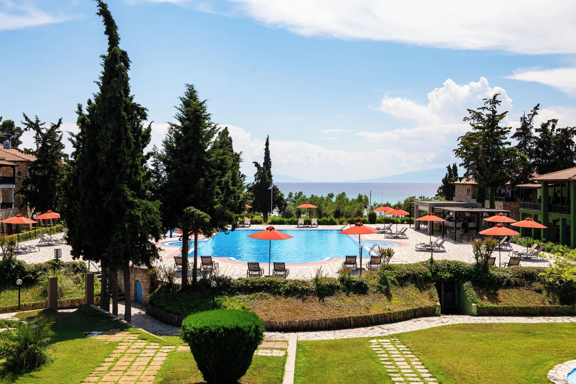 Simantro Resort — pool