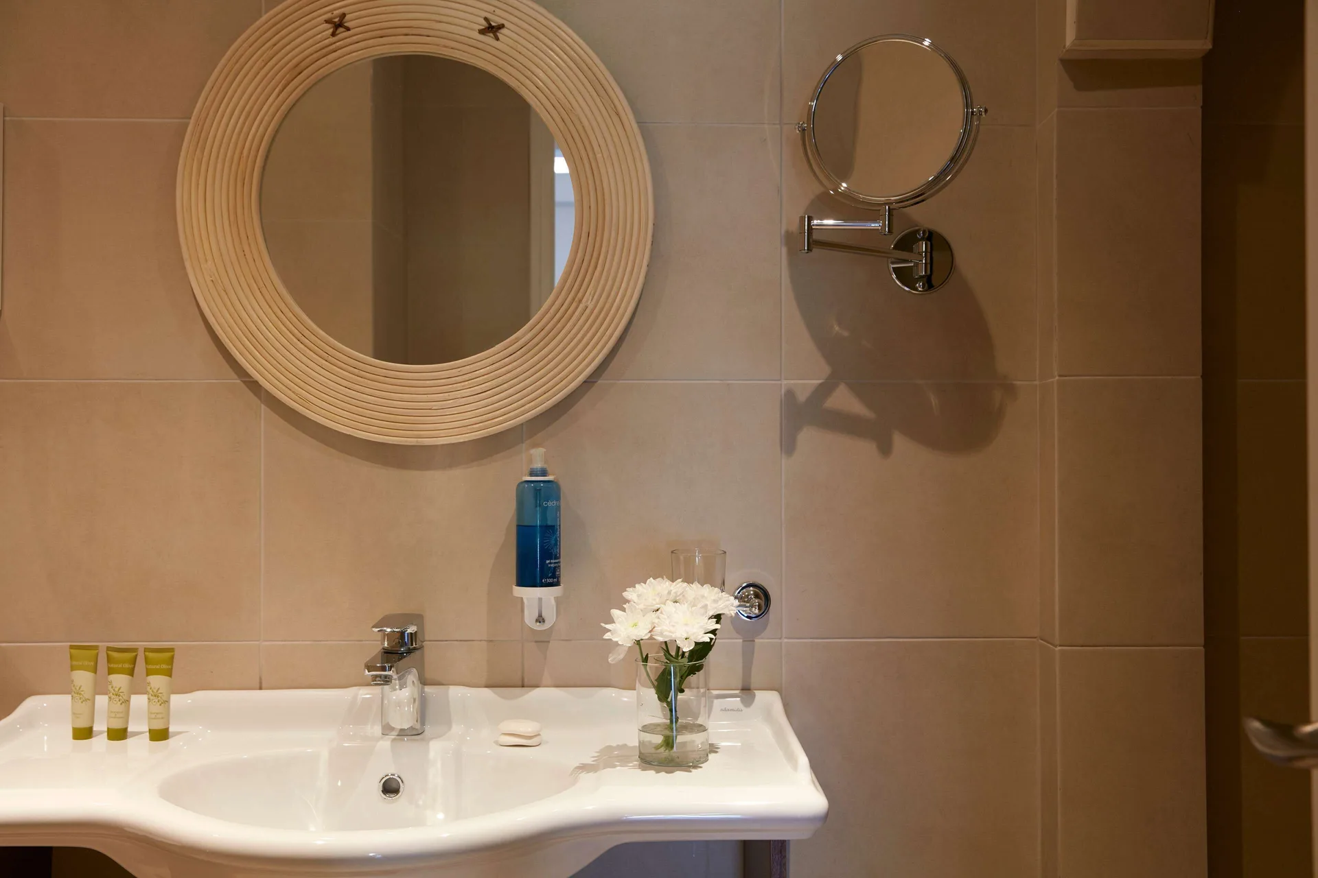 Simantro Resort — room