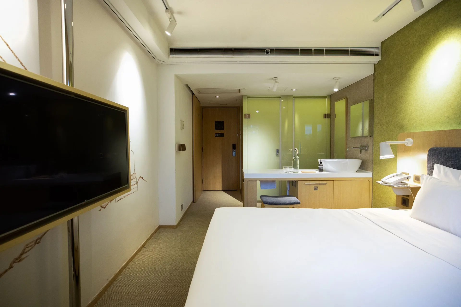 Eaton HK — room