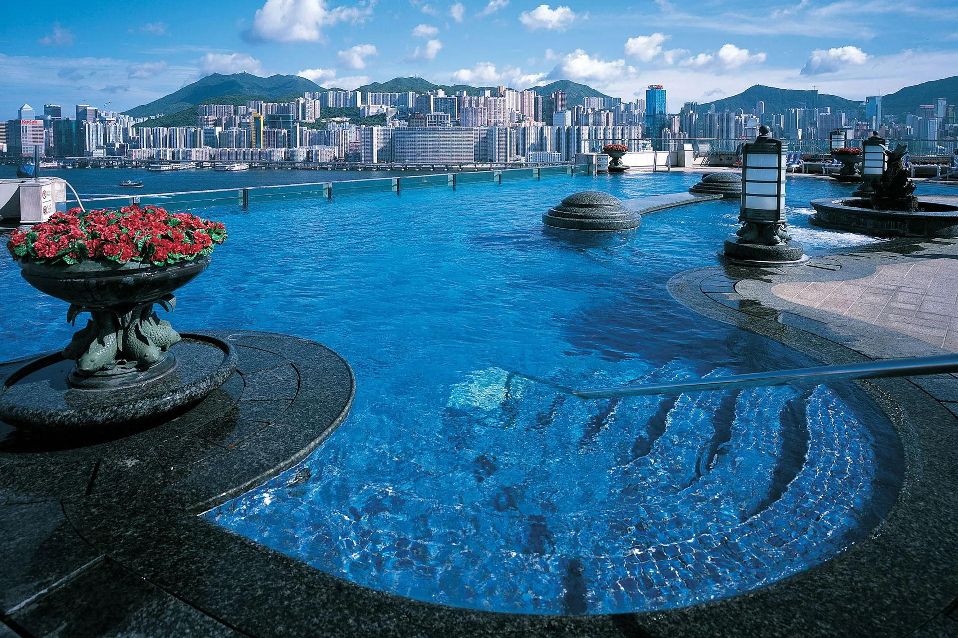 Harbour Grand Kowloon — pool