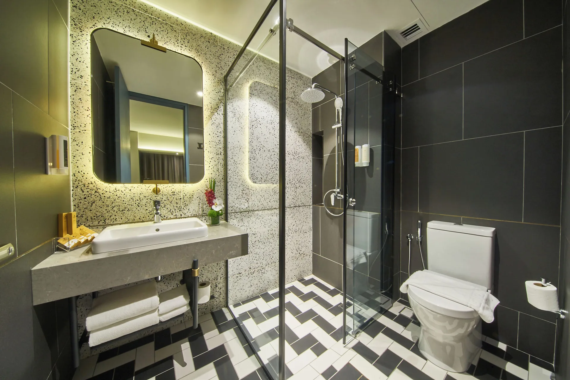 Sleeping Lion Suites — room
