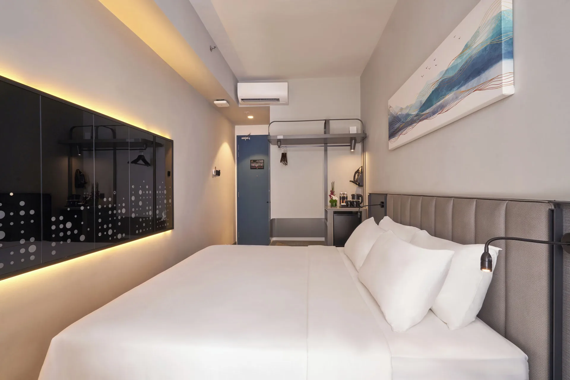 Sleeping Lion Suites — room