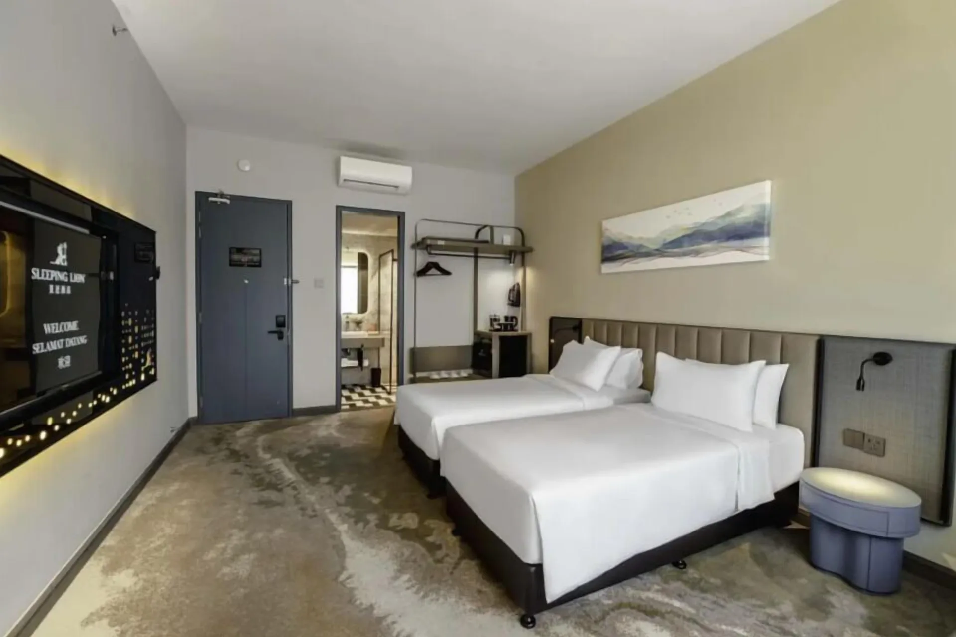 Sleeping Lion Suites — room