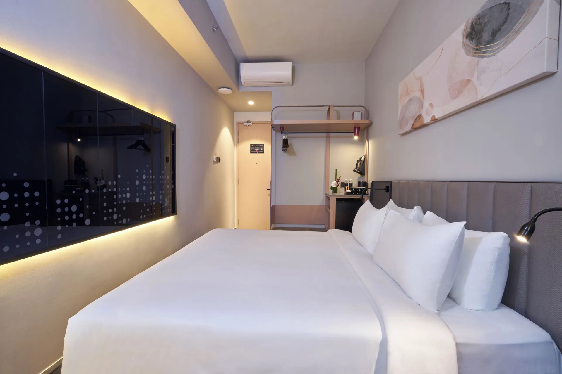 Sleeping Lion Suites — room
