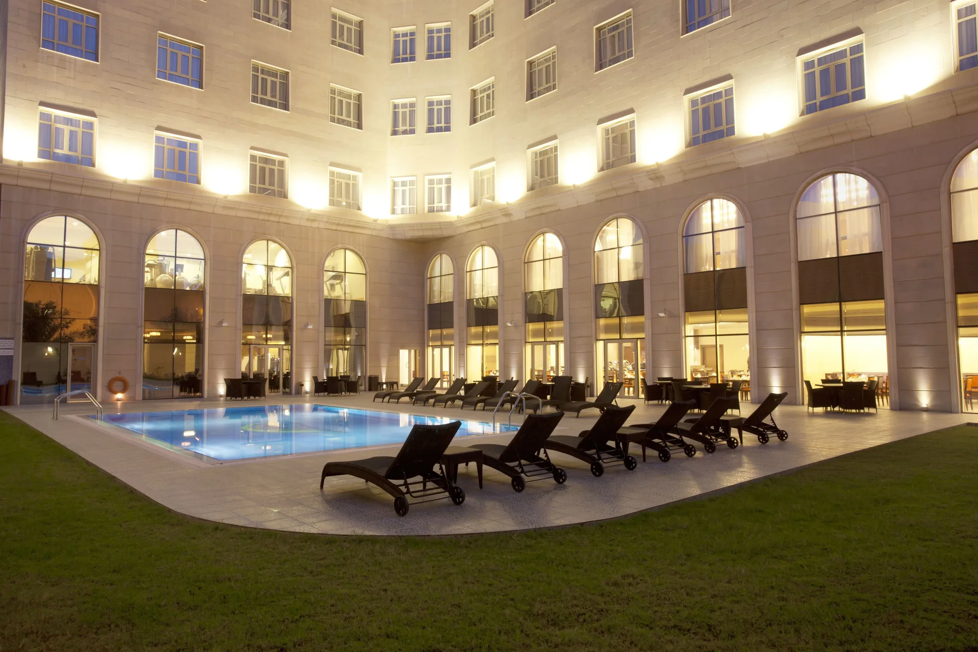 Concorde Hotel Doha — pool