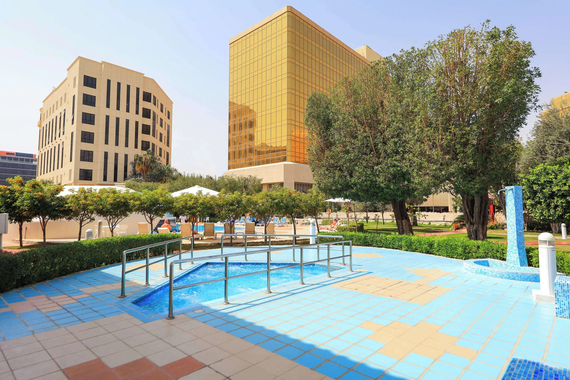 Radisson Blu Hotel Doha — pool