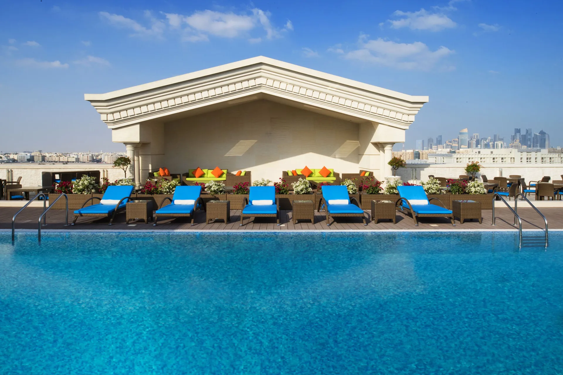 Warwick Doha — pool