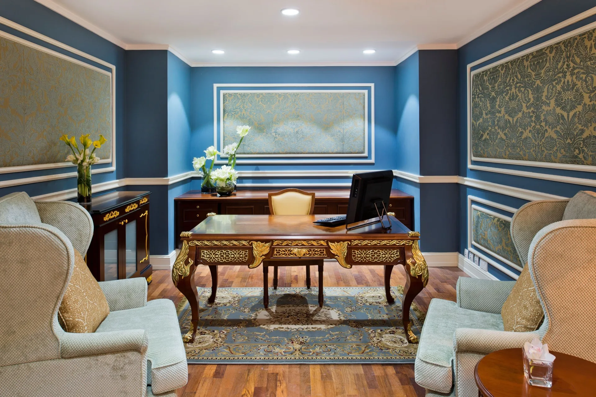 Warwick Doha — room