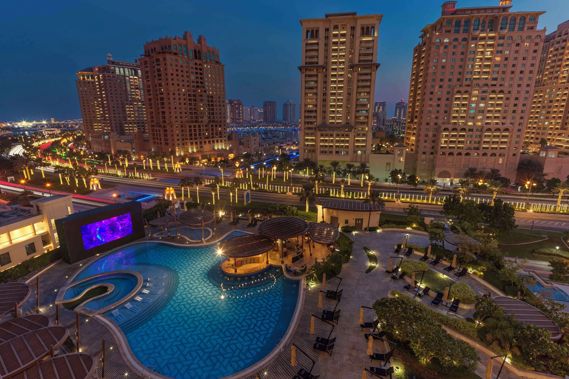 Hilton Doha The Pearl — pool