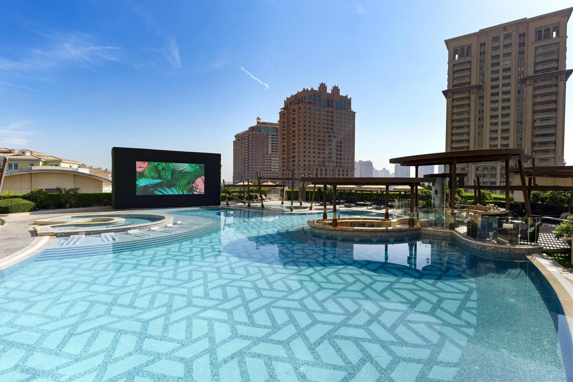 Hilton Doha The Pearl — pool