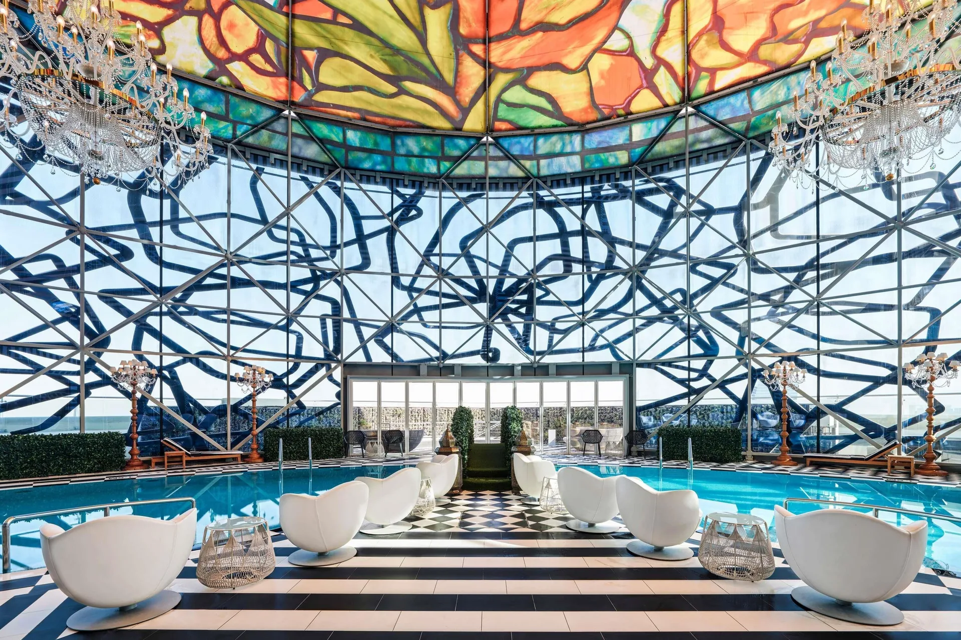 Mondrian Doha — pool