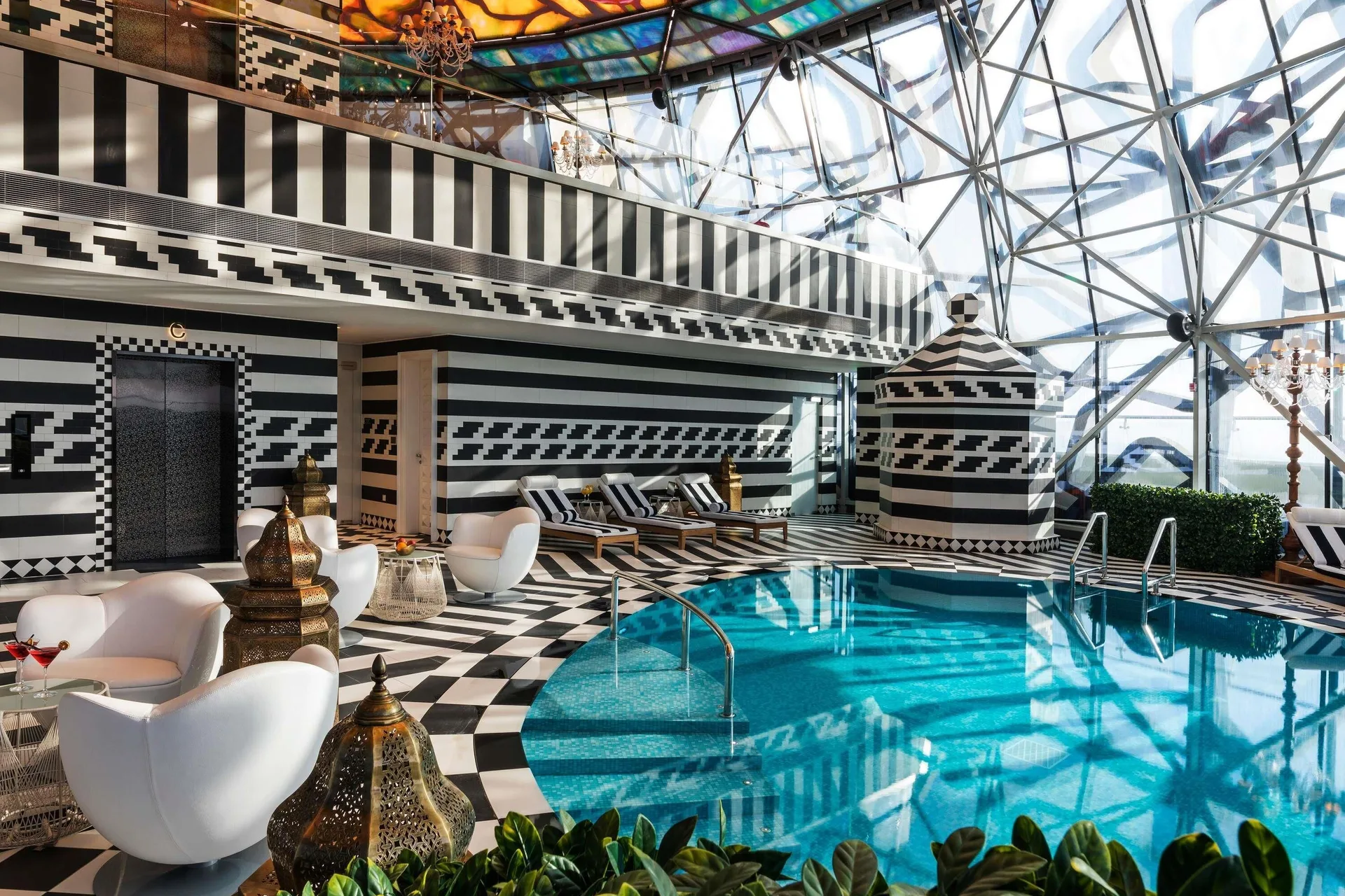Mondrian Doha — pool