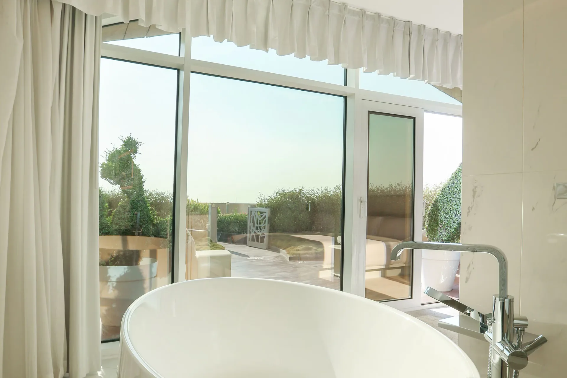 Mondrian Doha — room