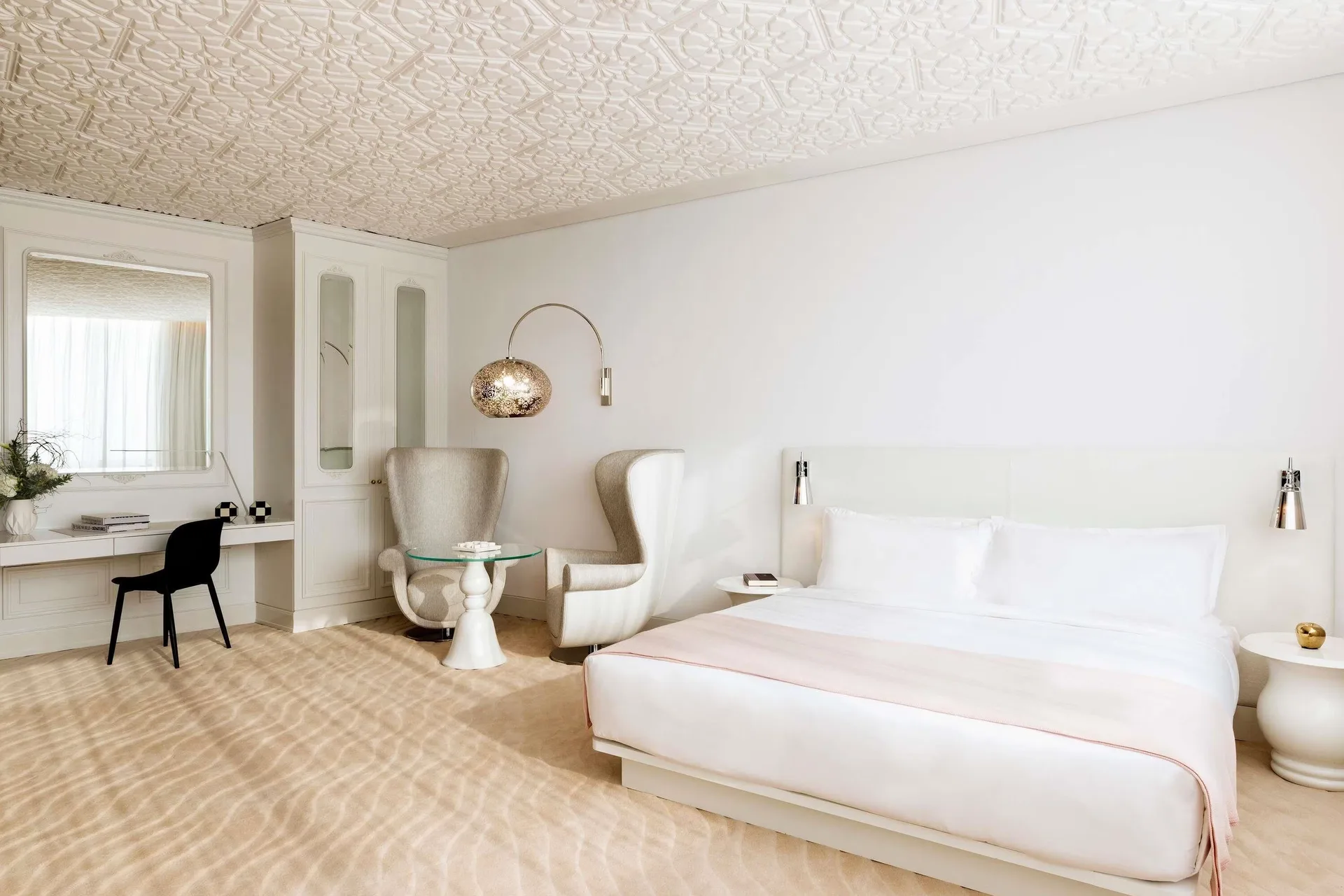 Mondrian Doha — room