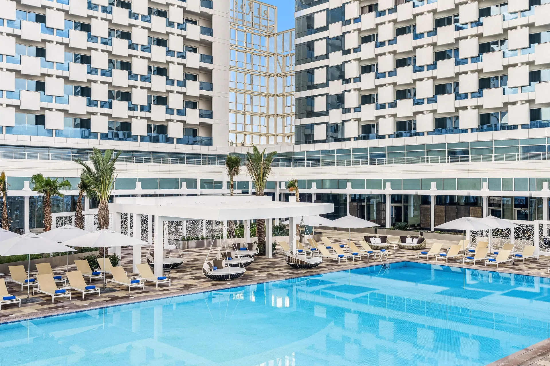 Rixos Gulf Hotel Doha — pool