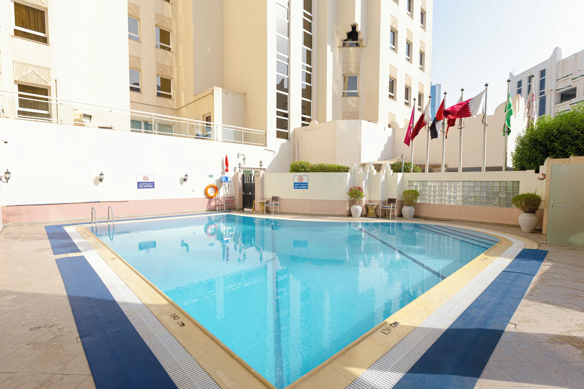 Mövenpick Hotel Doha — pool