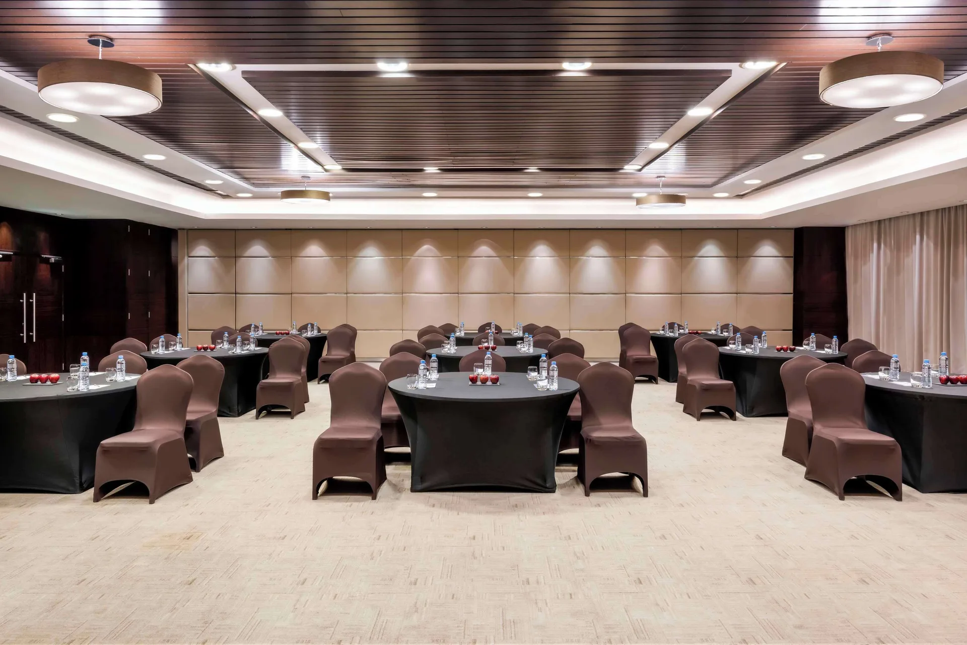Hyatt Regency Oryx Doha — exterior