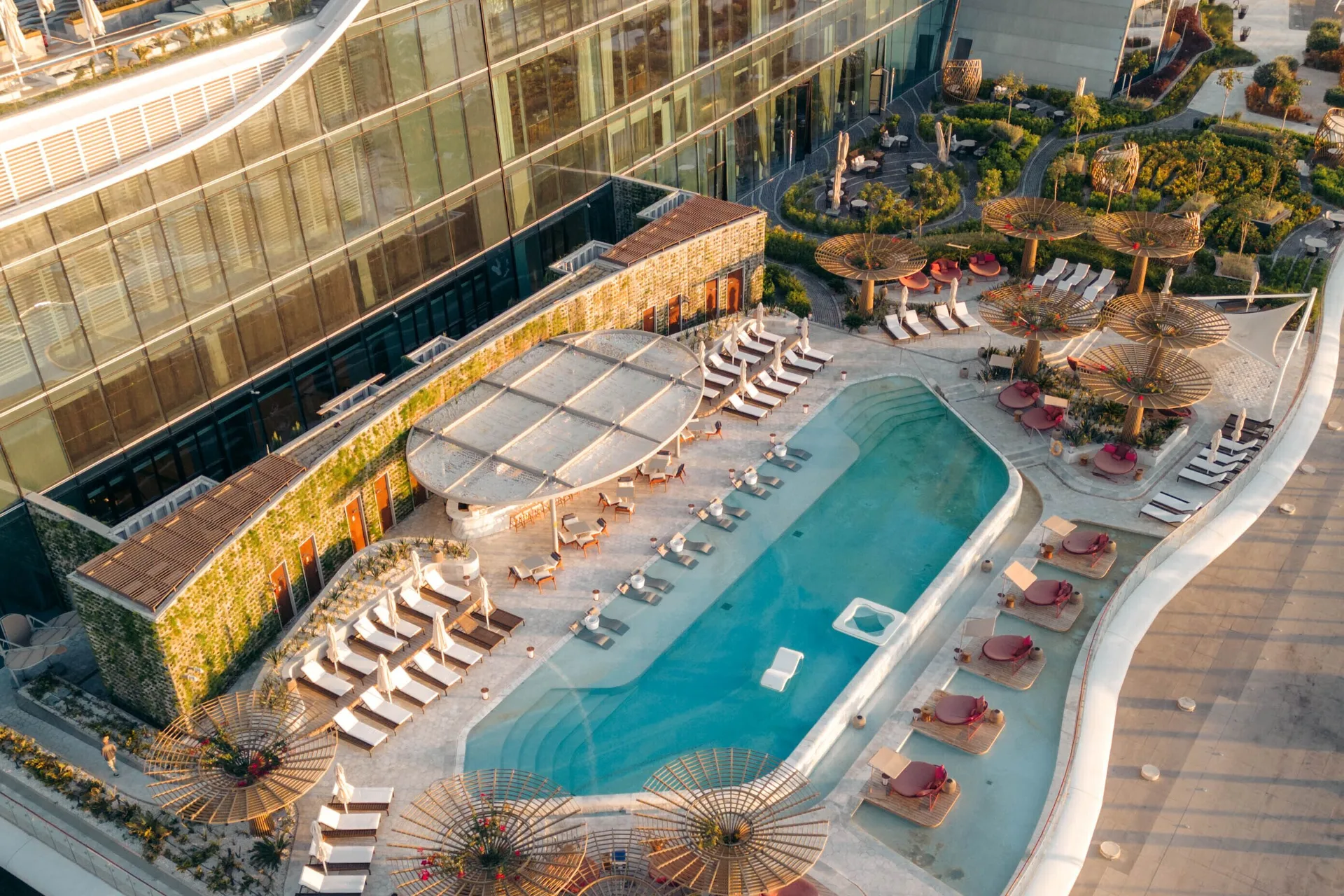 Fairmont Doha — pool