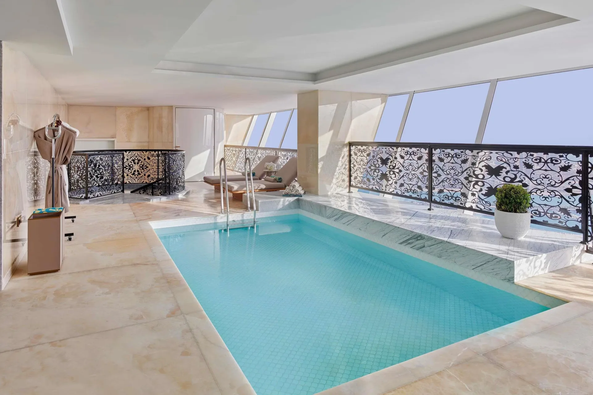 Raffles Doha — pool