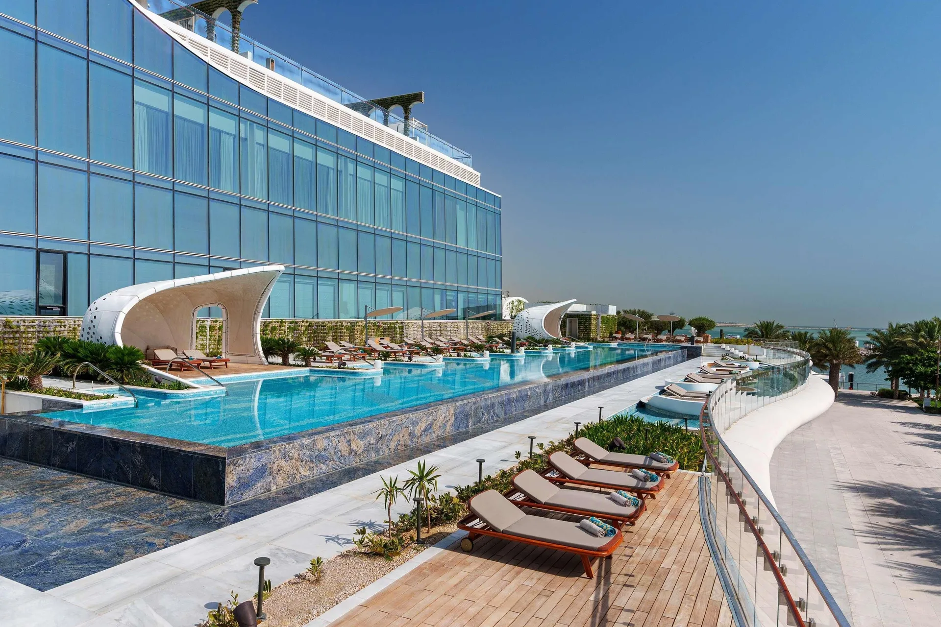 Raffles Doha — pool