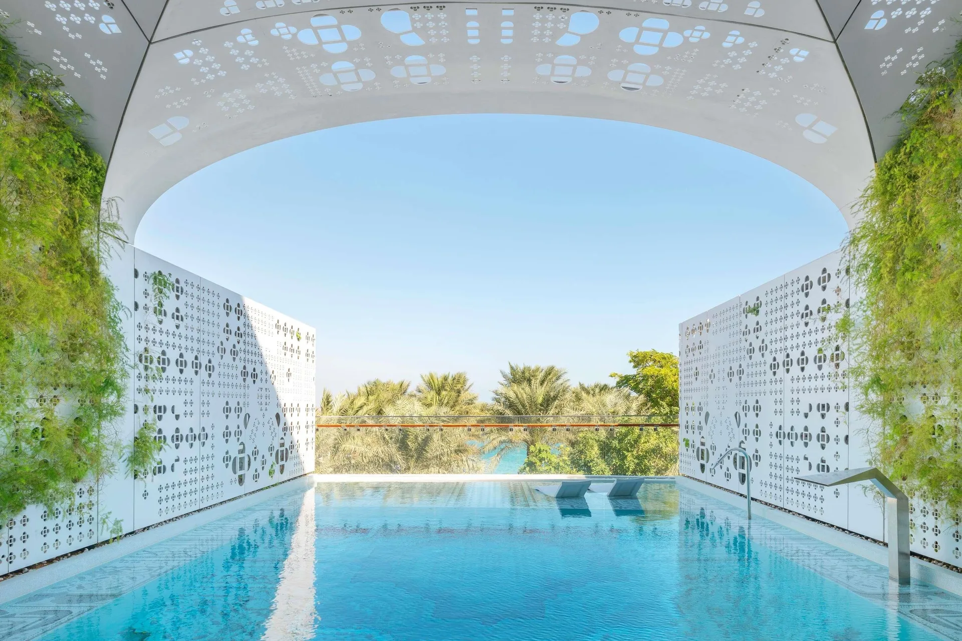Raffles Doha — pool