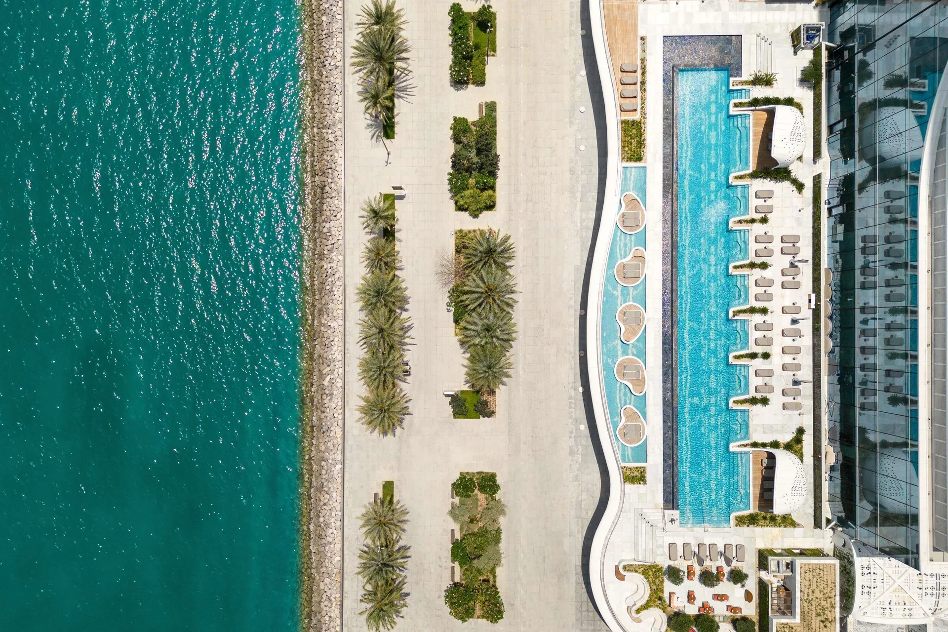 Raffles Doha — pool