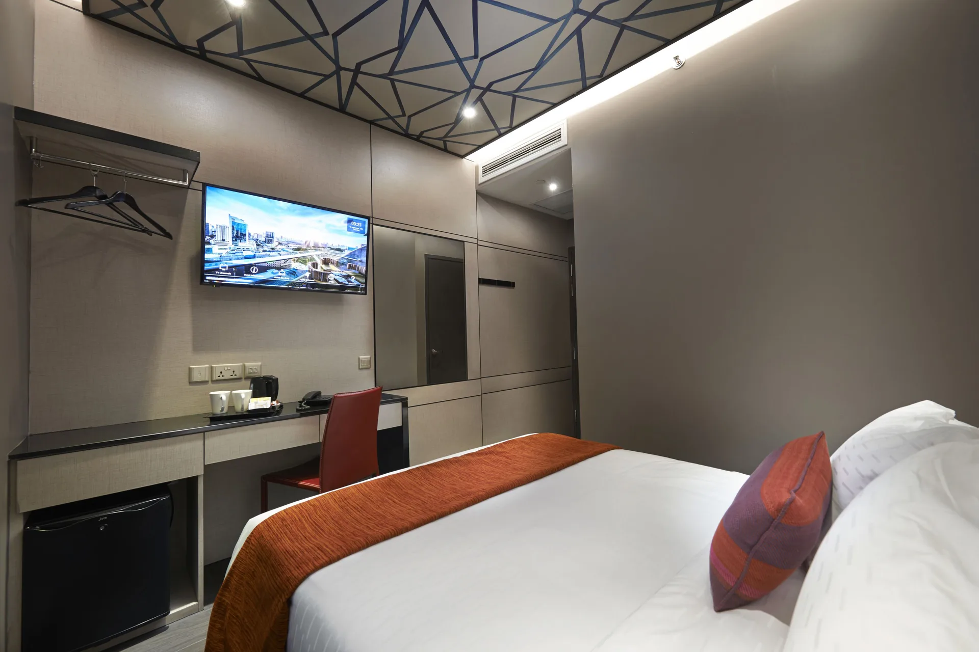 Hotel Boss — room