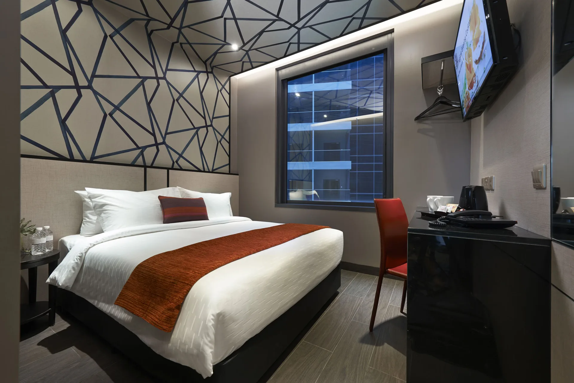 Hotel Boss — room