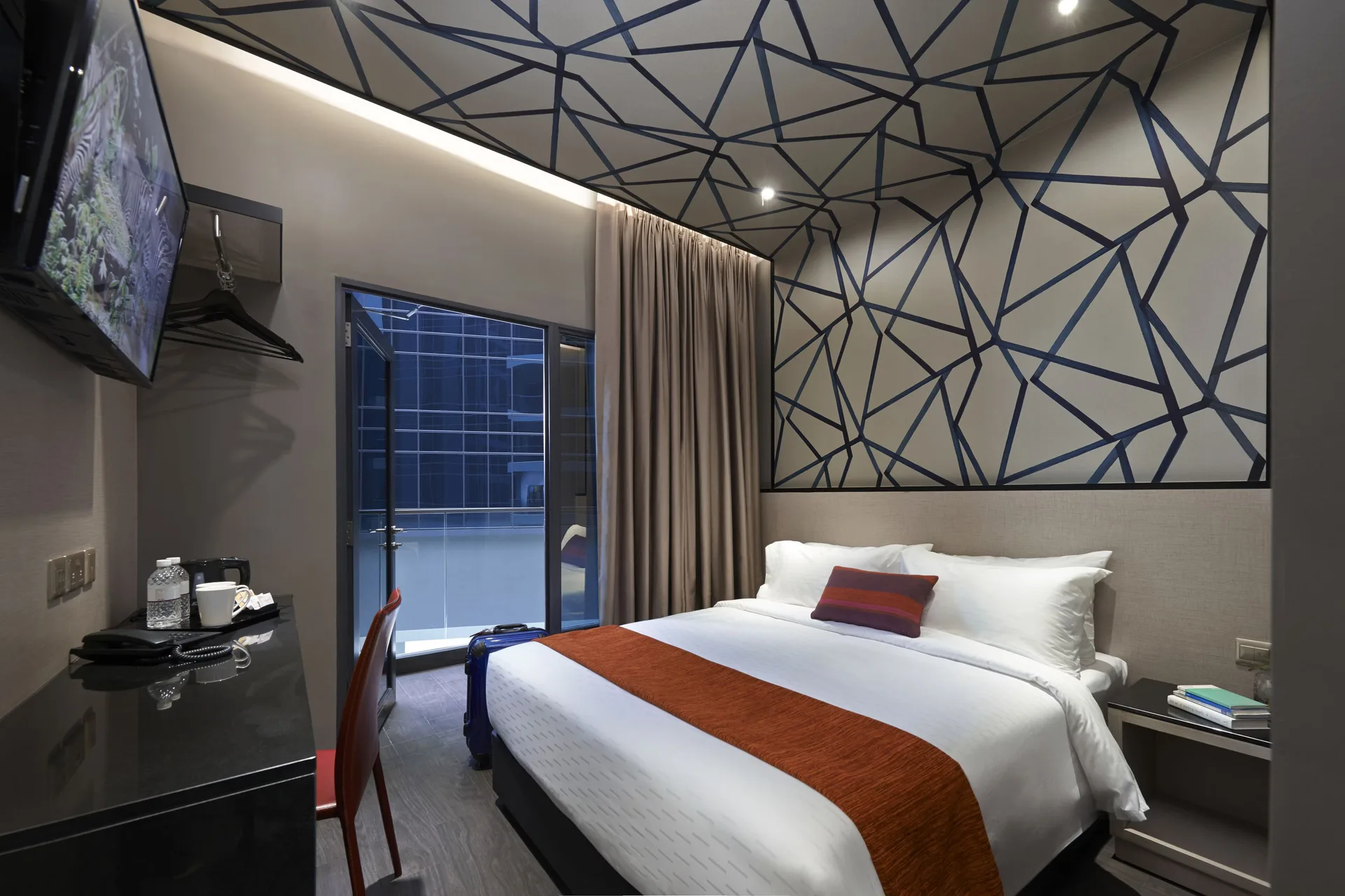 Hotel Boss — room