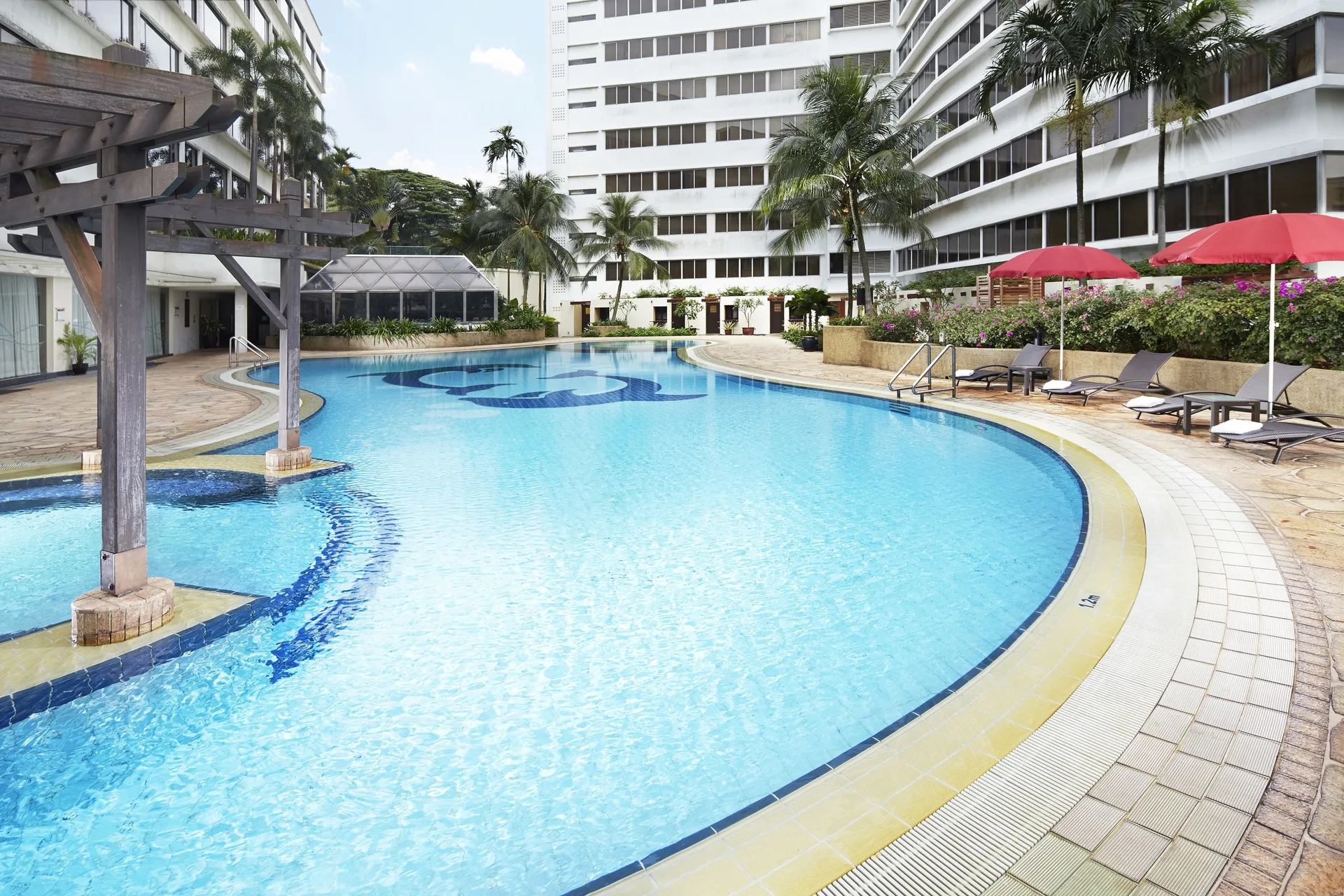 Furama RiverFront — pool