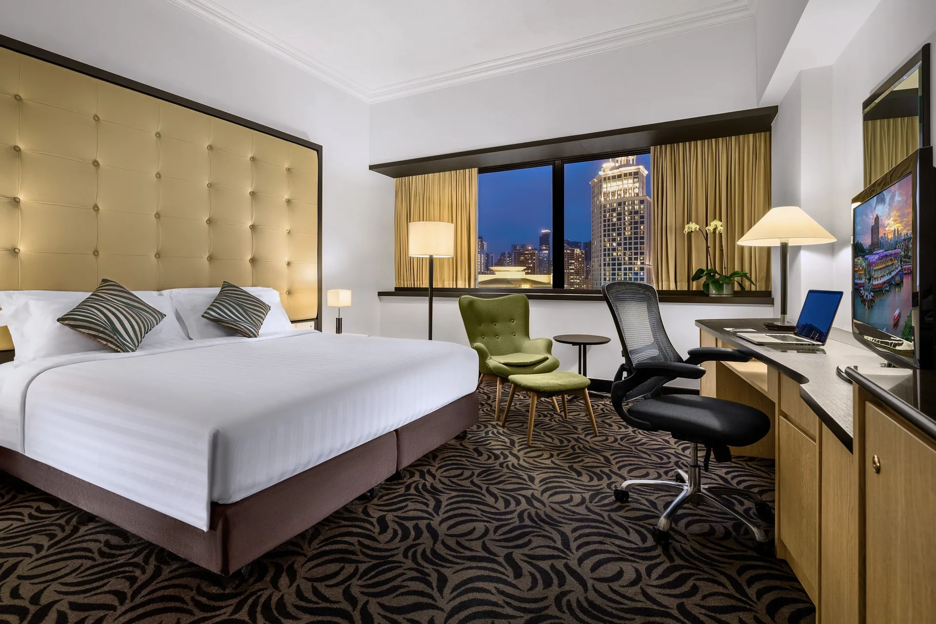 Furama RiverFront — room