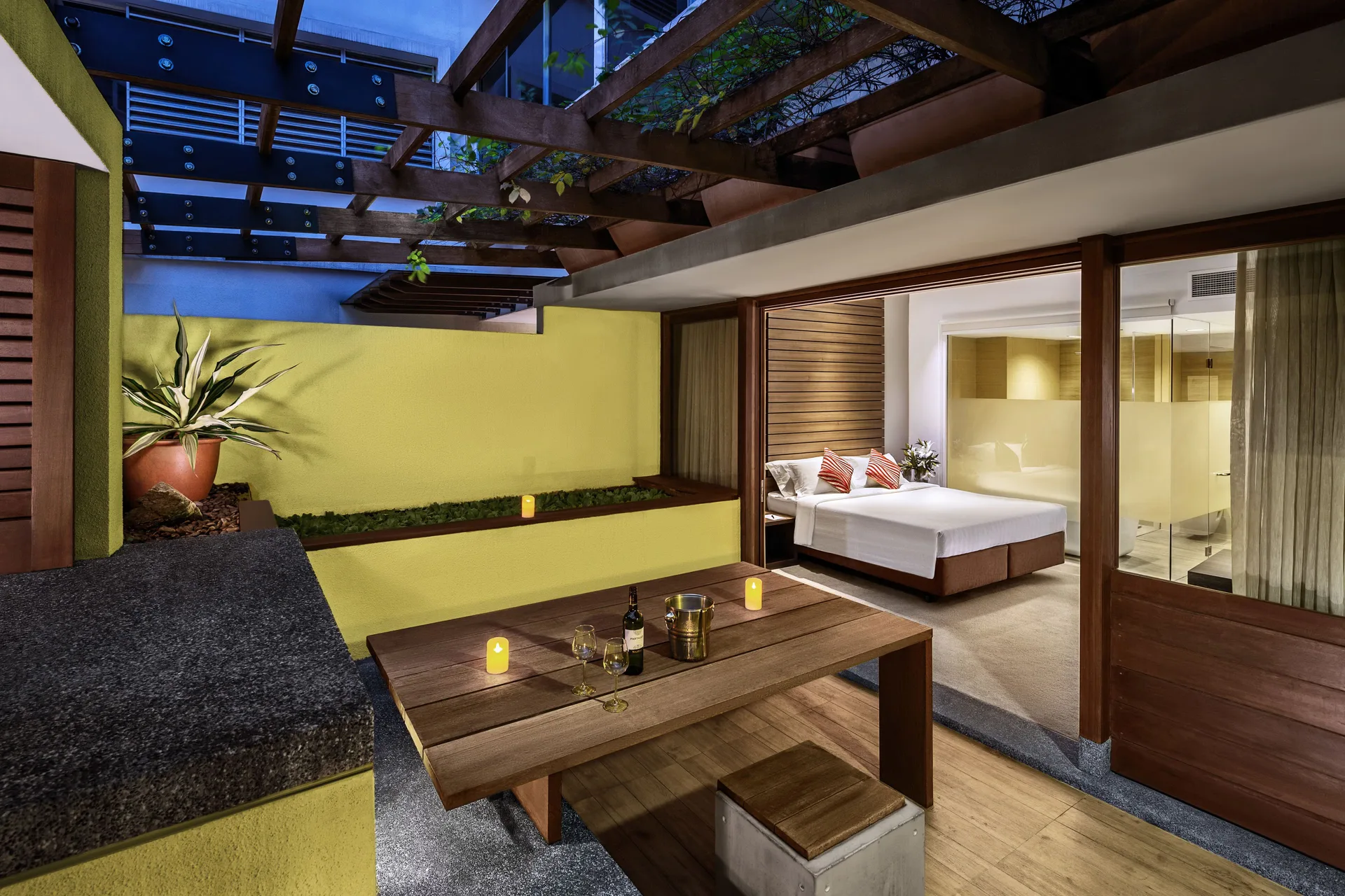 Furama RiverFront — room