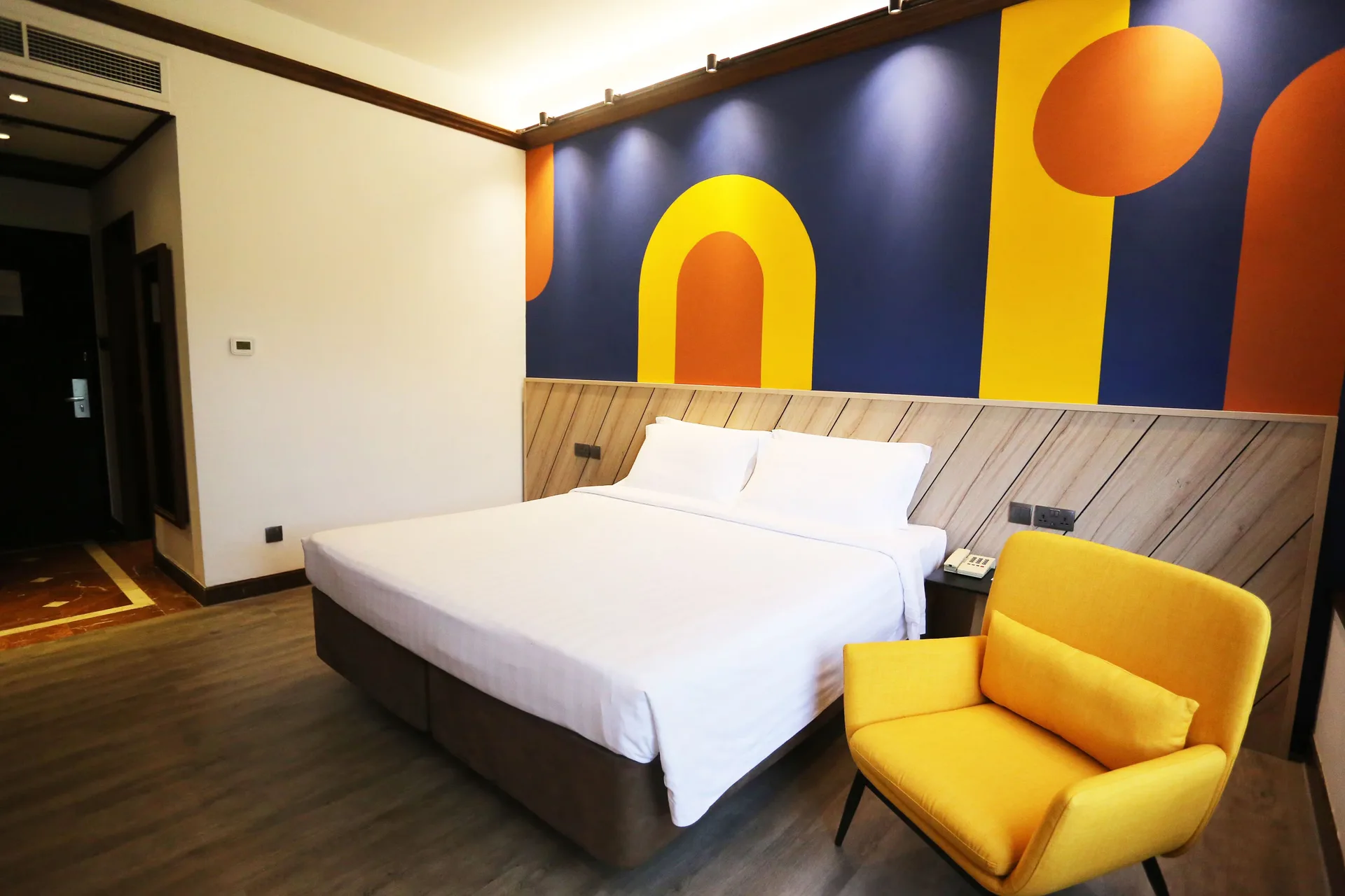 Furama RiverFront — room