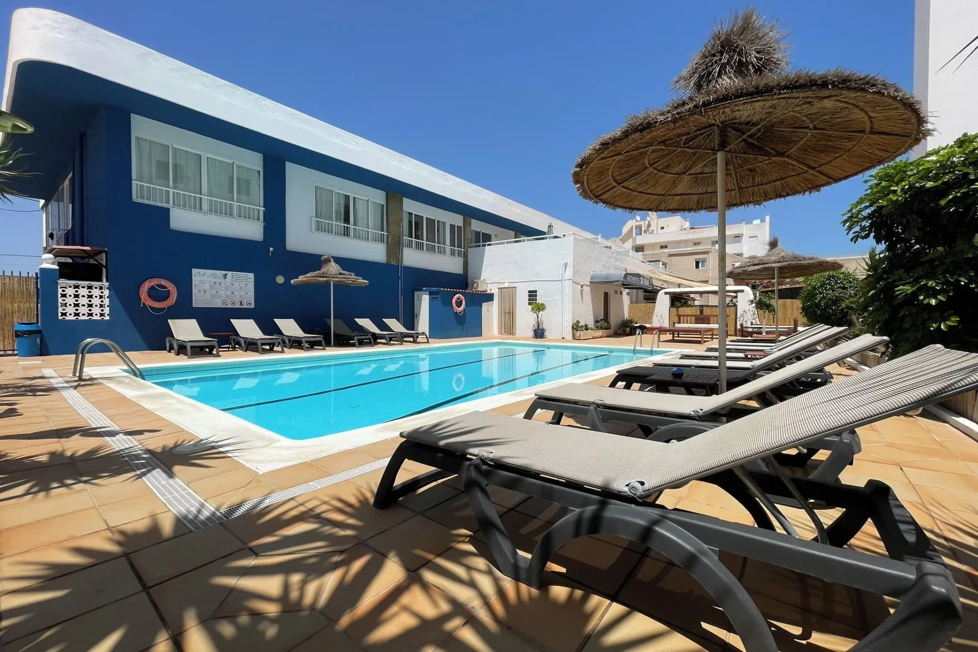 Apartamentos Cel Blau — pool