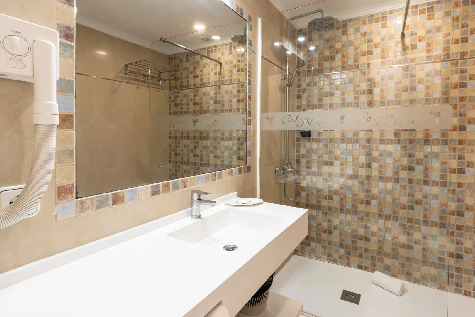 Apartamentos Cel Blau — room
