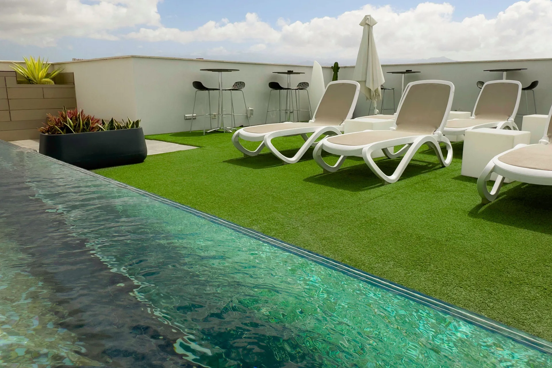 Design Plus Bex Hotel — pool