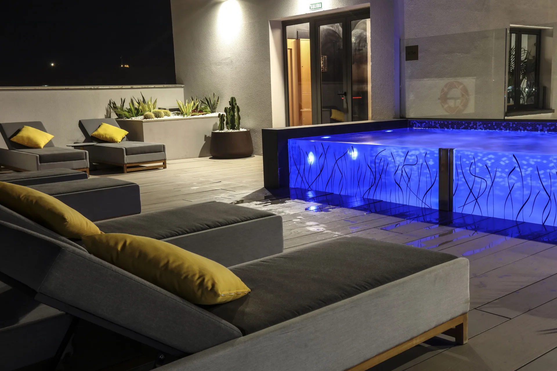 Design Plus Bex Hotel — pool