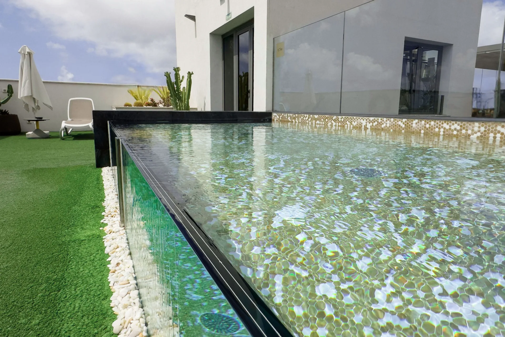 Design Plus Bex Hotel — pool