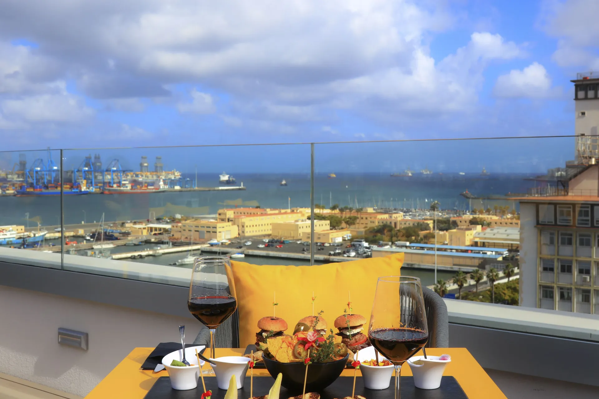 Design Plus Bex Hotel — restaurant